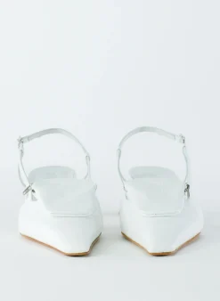 Heels><noscript><img width=