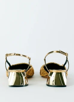 Heels><noscript><img width=