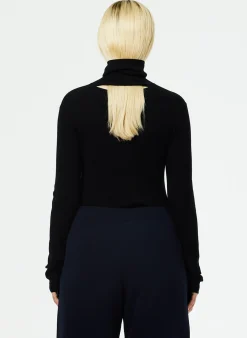 Knitwear & Sweatshirts><noscript><img width=