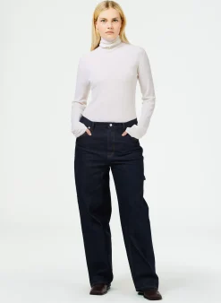 Knitwear & Sweatshirts><noscript><img width=