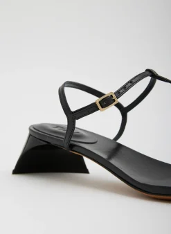 Heels|Sandals><noscript><img width=