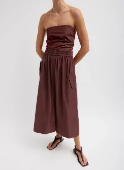 Skirts><noscript><img width=