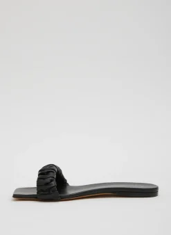 Flats|Sandals><noscript><img width=