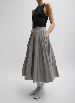 Skirts><noscript><img width=