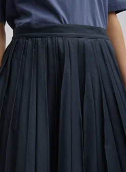 Skirts><noscript><img width=