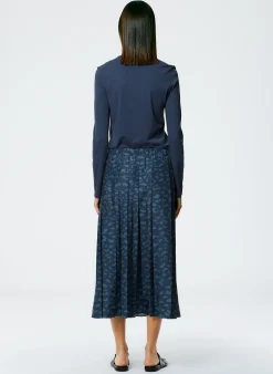 Skirts><noscript><img width=