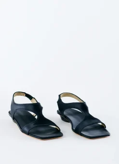 Flats|Sandals><noscript><img width=