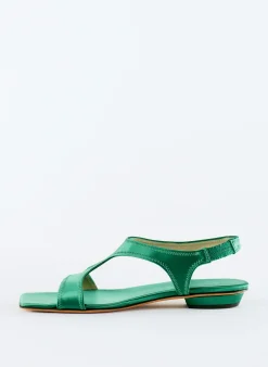 Flats|Sandals><noscript><img width=