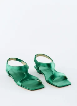 Flats|Sandals><noscript><img width=