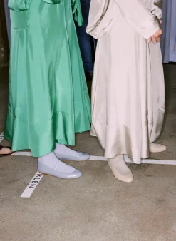 Skirts><noscript><img width=