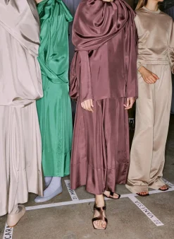 Skirts><noscript><img width=