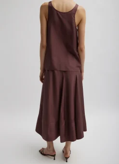 Skirts><noscript><img width=
