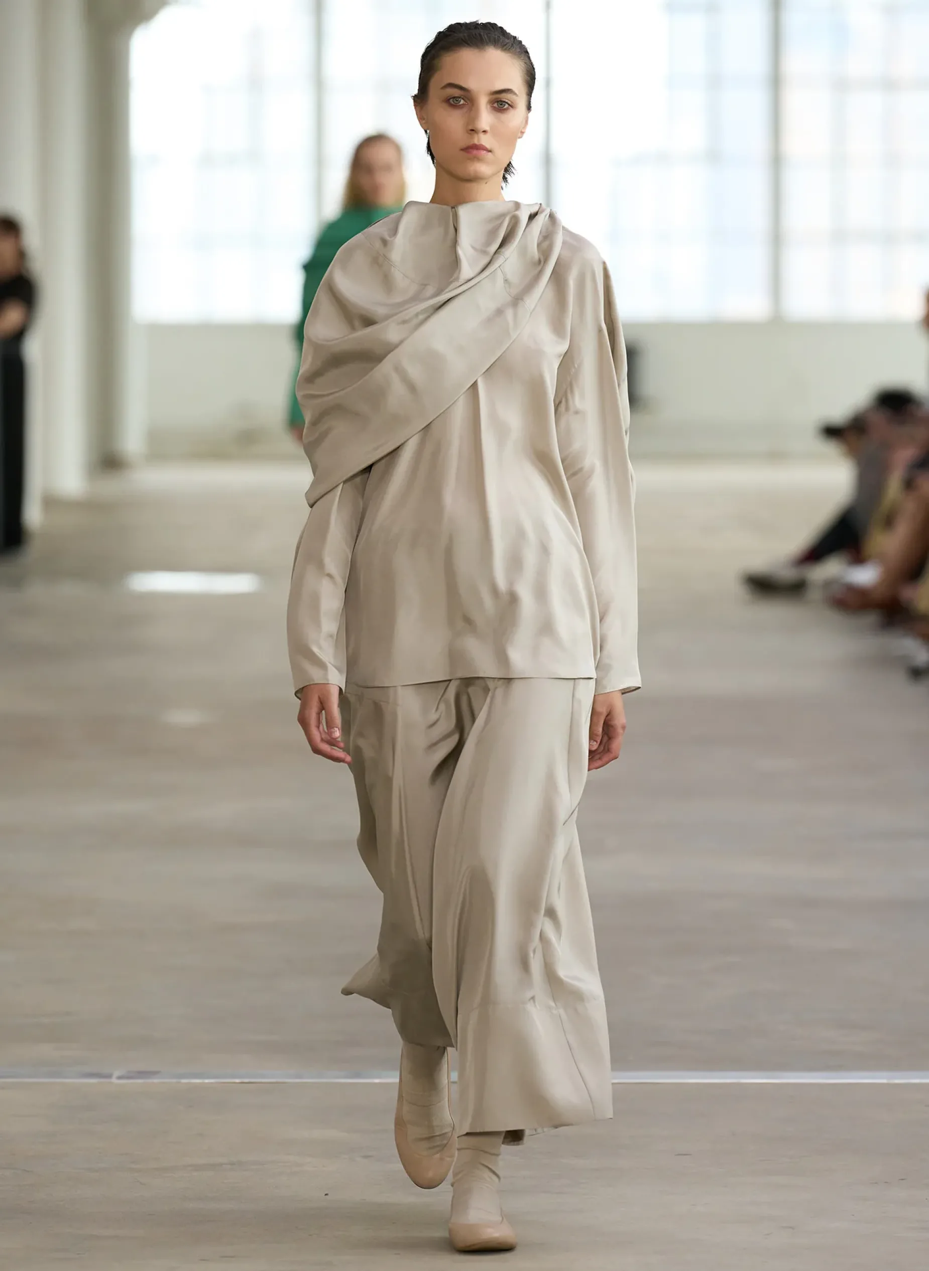 Tops>Tibi Silk Habutai Circular Top Light Stone