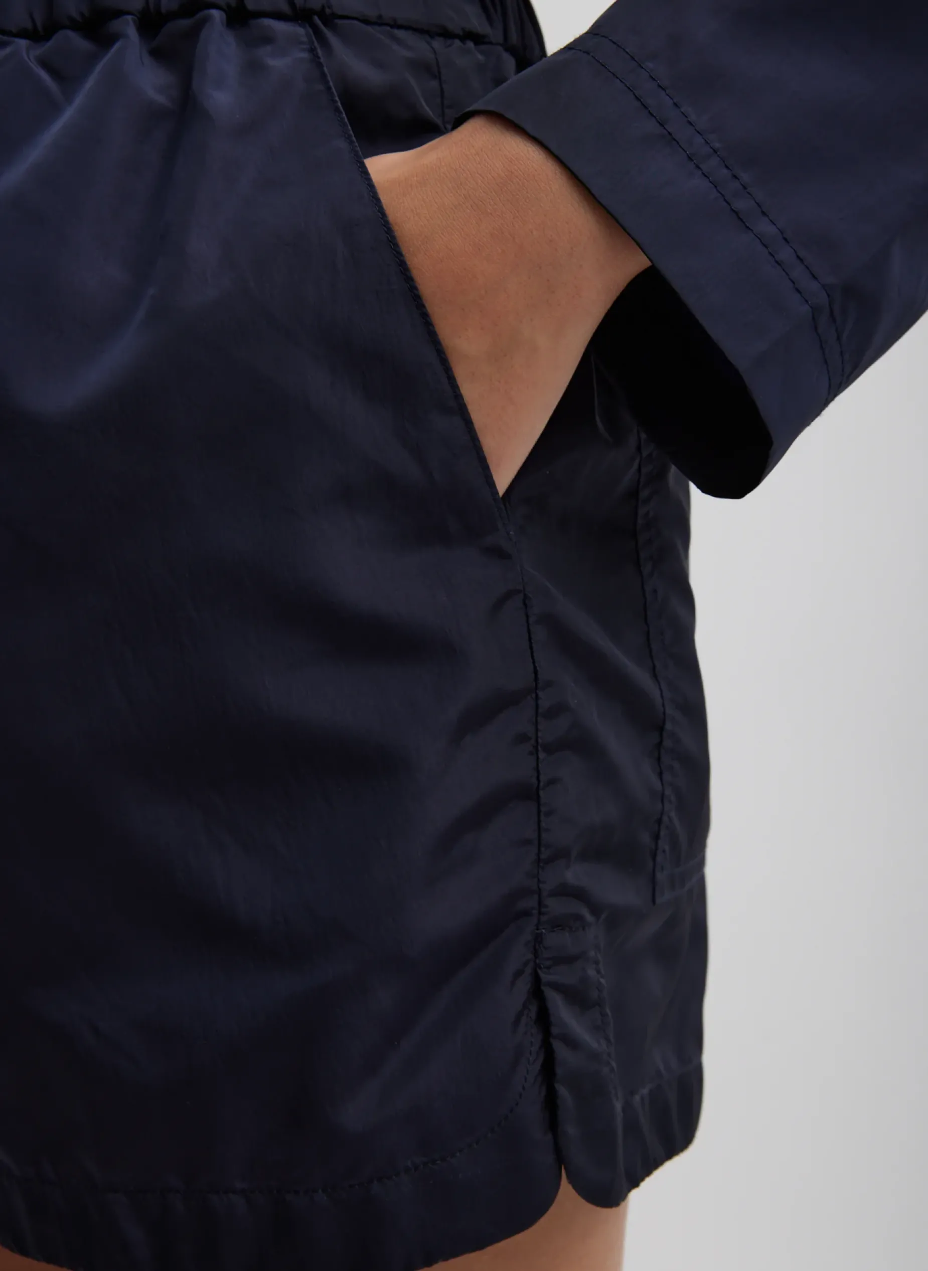 Suits|Pants & Shorts>Tibi Silk Nylon Pull On Shorts Navy