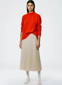 Knitwear & Sweatshirts><noscript><img width=