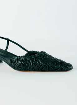 Heels><noscript><img width=