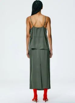 Skirts><noscript><img width=
