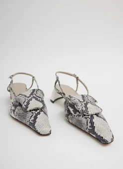 Heels><noscript><img width=