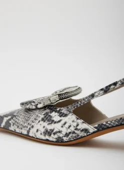 Heels><noscript><img width=