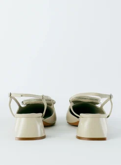 Heels><noscript><img width=